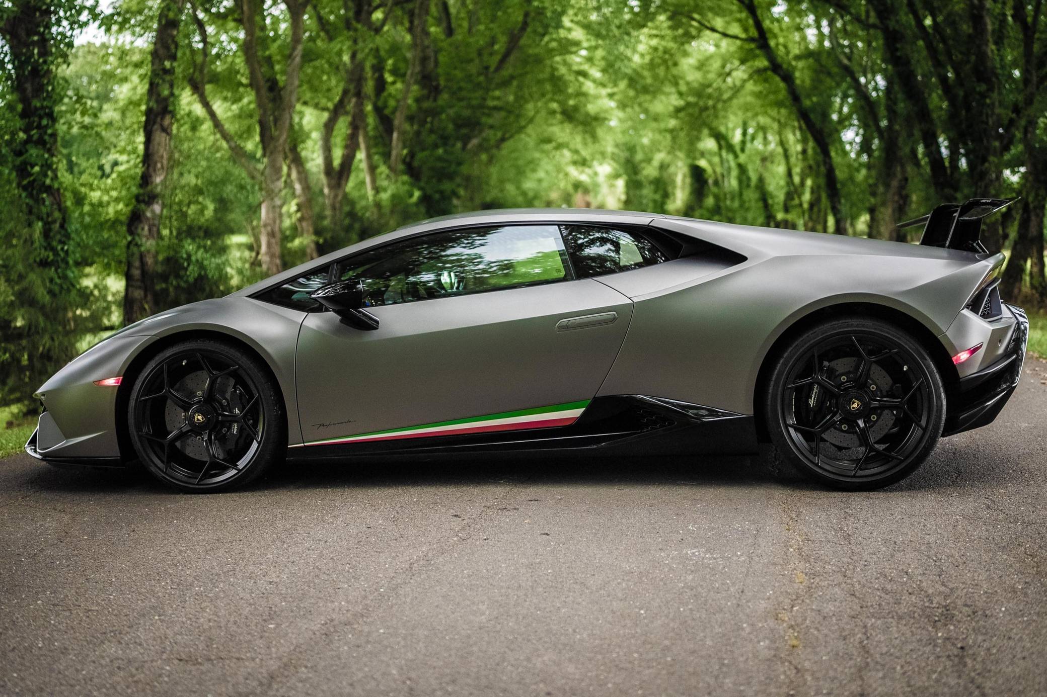 2018 Lamborghini Huracan LP 640-4 Performante — view 3