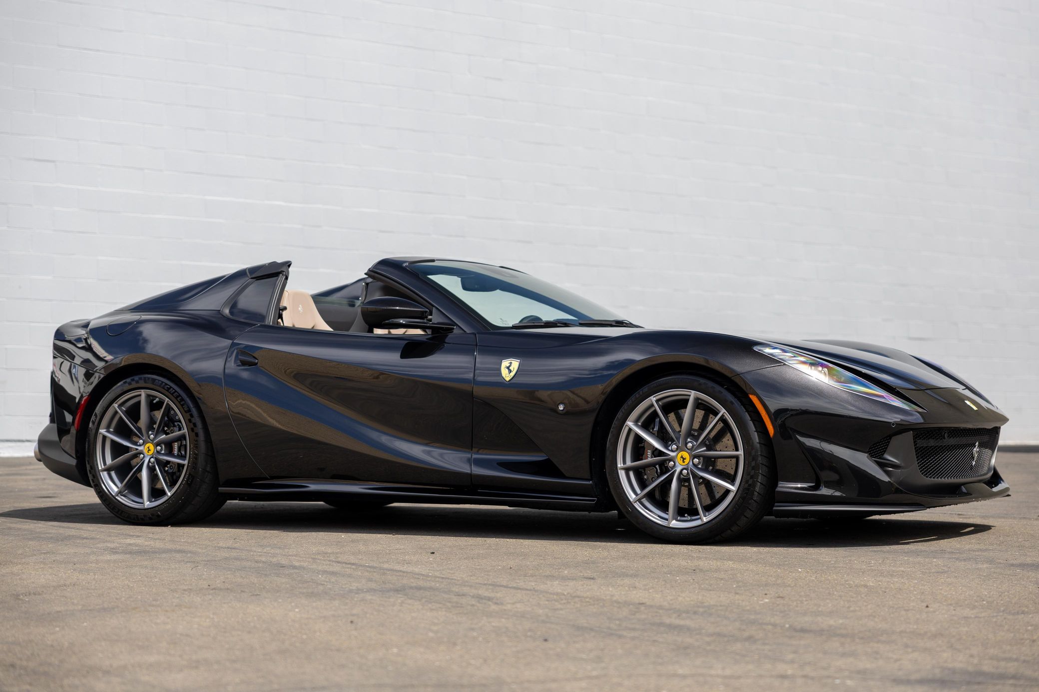 2021 Ferrari 812 Superfast — view 6