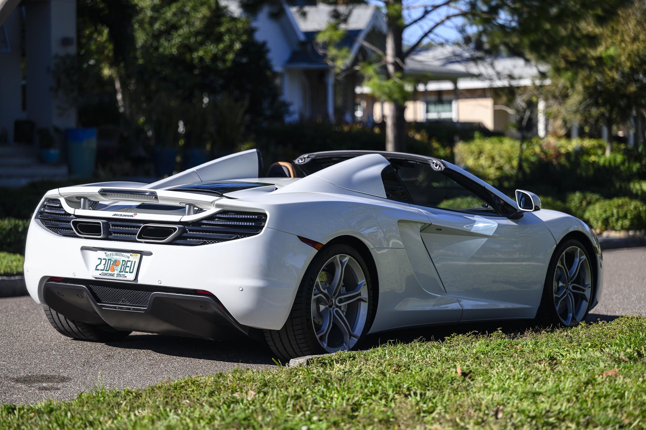 2013 McLaren 12C Spider — view 2