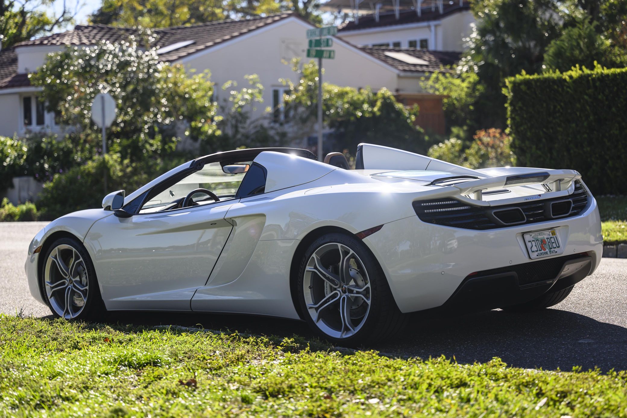 2013 McLaren 12C Spider — view 3
