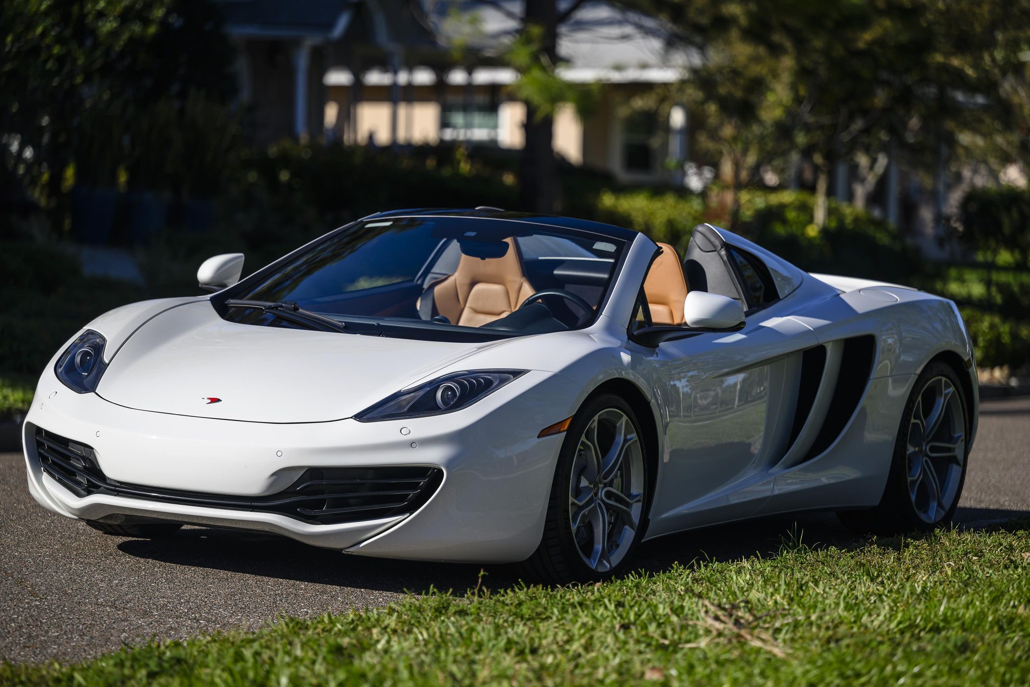2013 McLaren 12C Spider — view 4