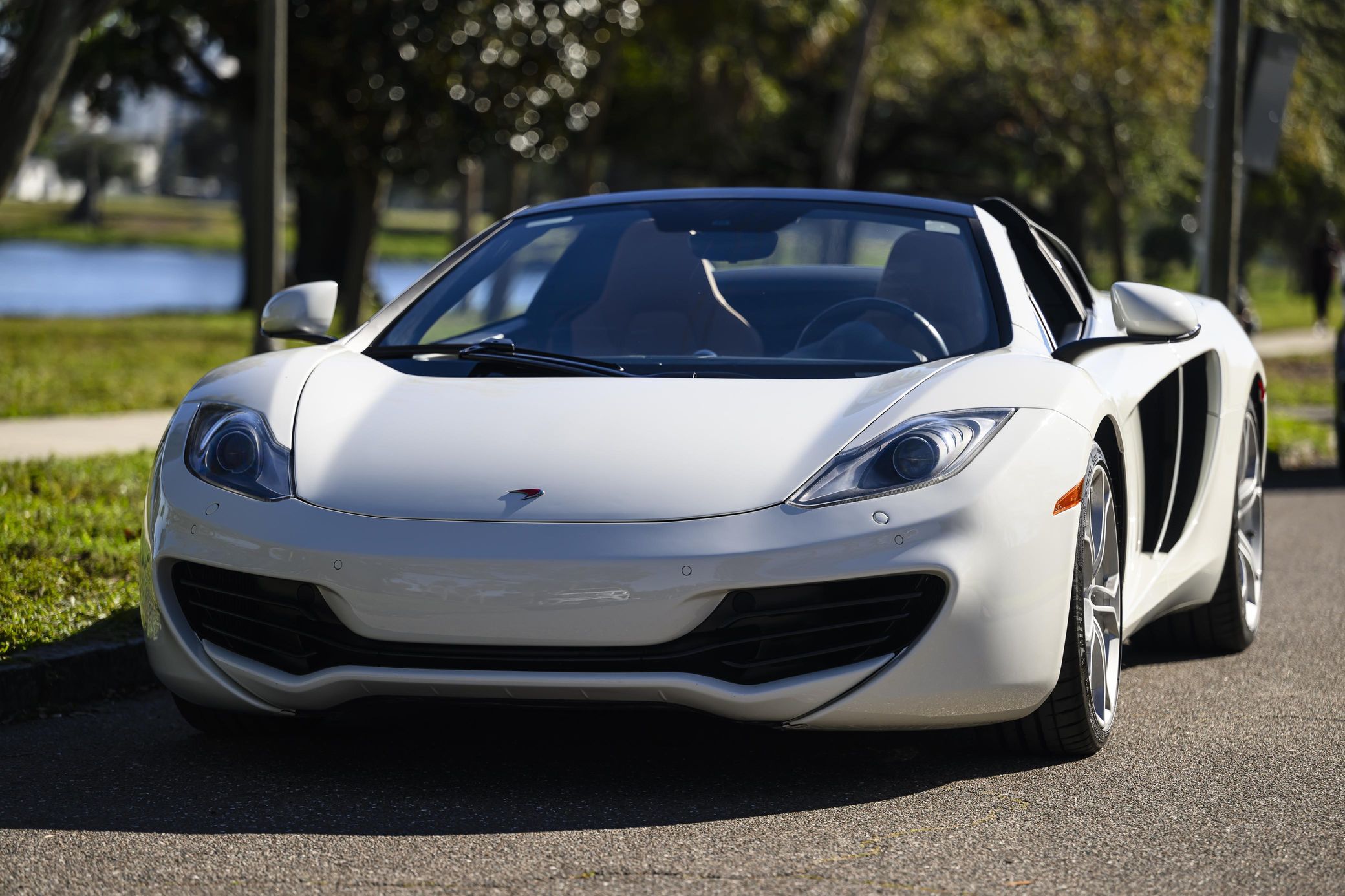 2013 McLaren 12C Spider — view 5