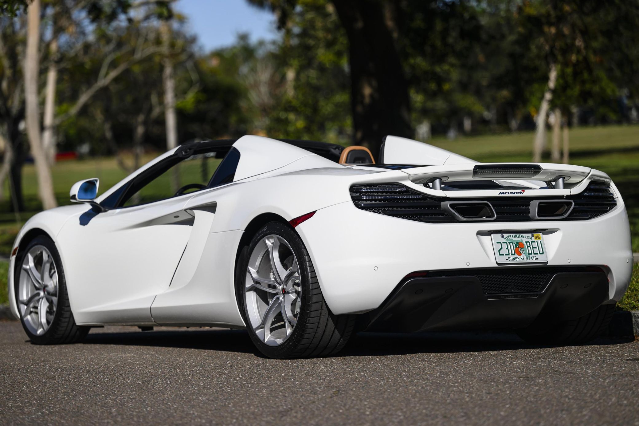 2013 McLaren 12C Spider — view 6