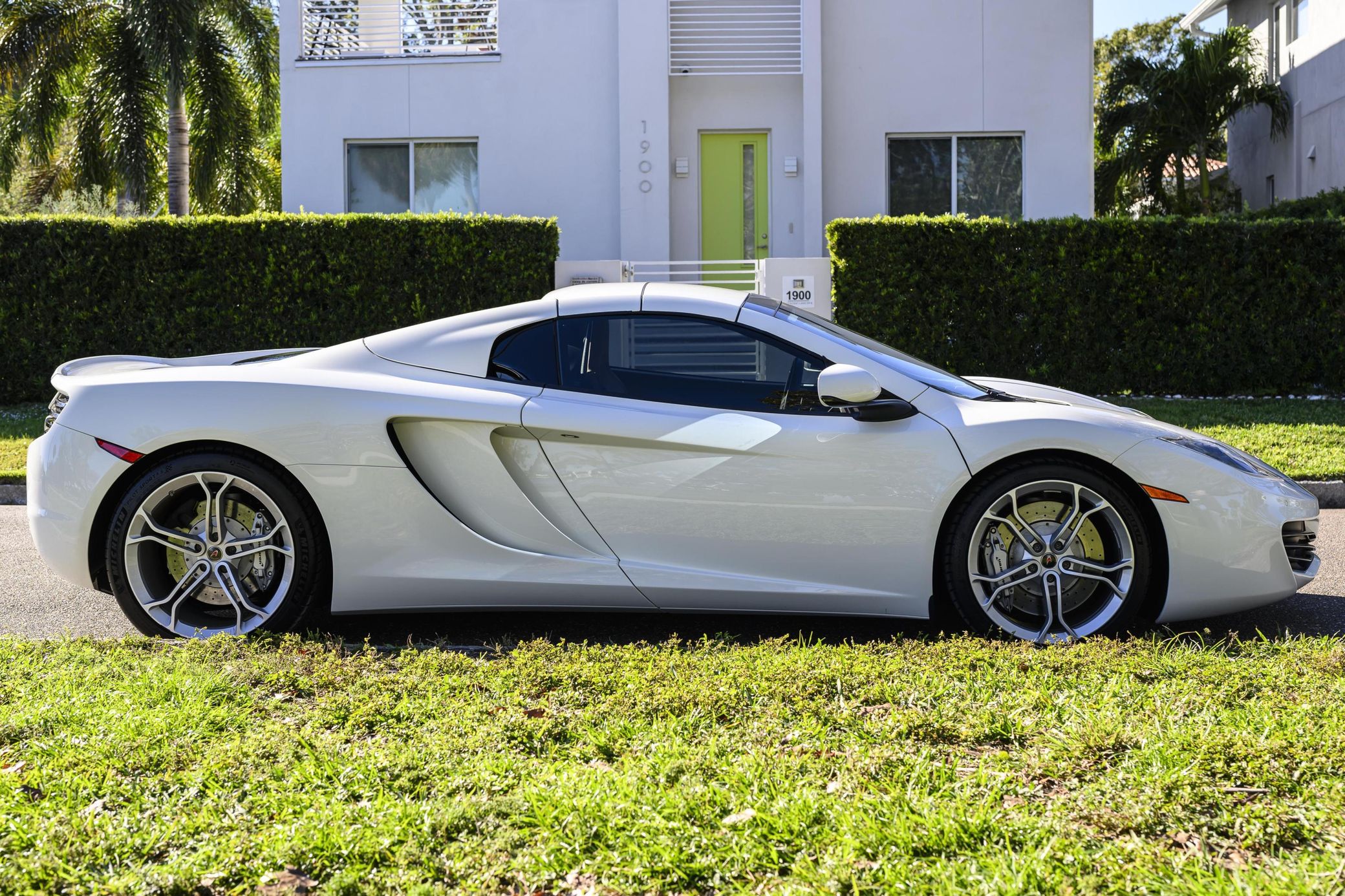 2013 McLaren 12C Spider — view 7