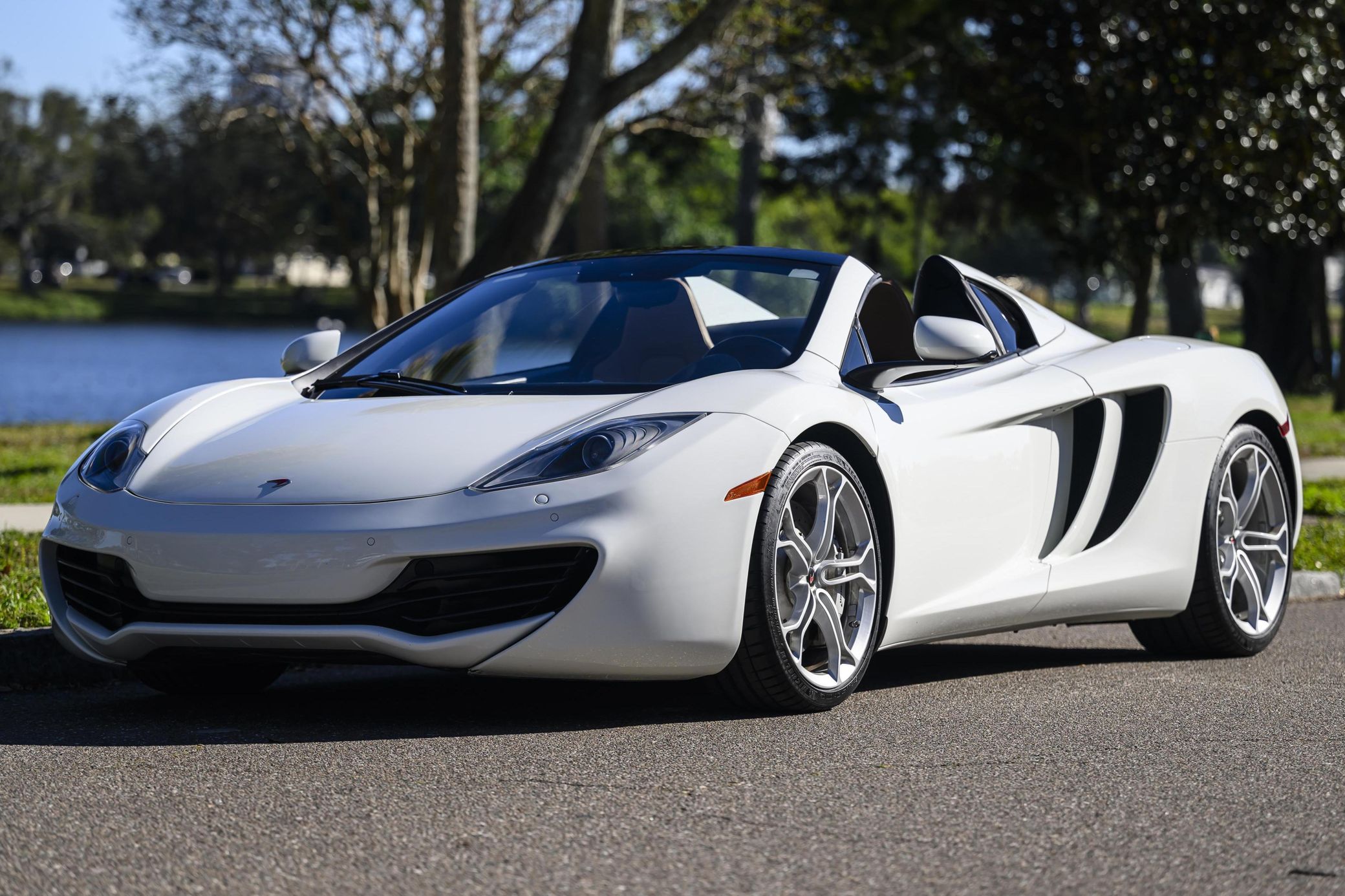 2013 McLaren 12C Spider — view 9