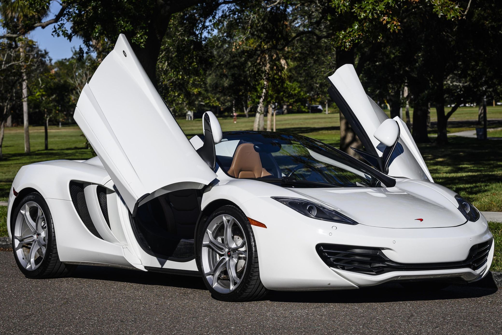 2013 McLaren 12C Spider — view 1